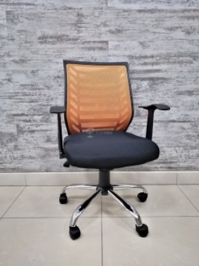 Кресло Barneo K-138 для персонала (черная ткань оранжевая сетка) в Казани - kazan.ok-mebel.com | фото